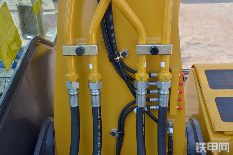 山东临工E6135F挖掘机局部