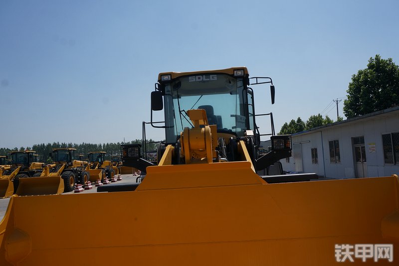 山东临工L958F装载机局部