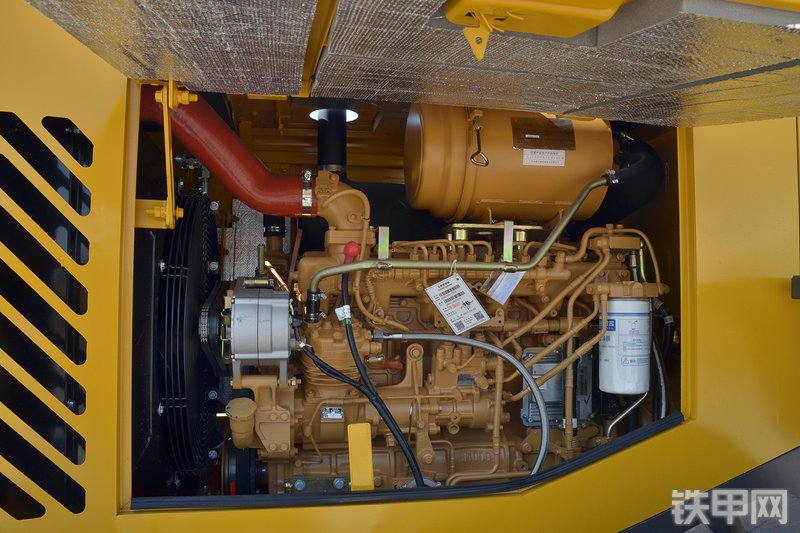 山东临工L933装载机局部