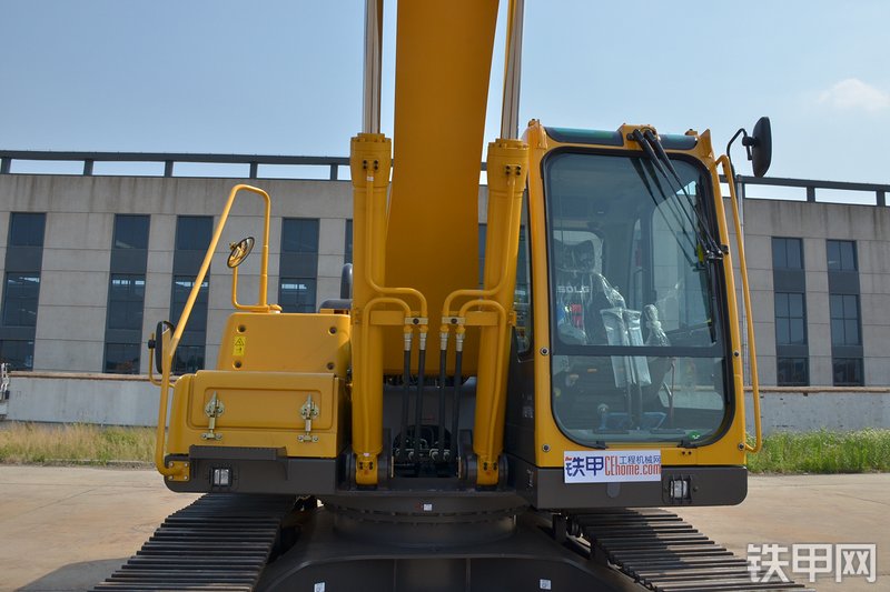 山东临工E6210F挖掘机整机外观