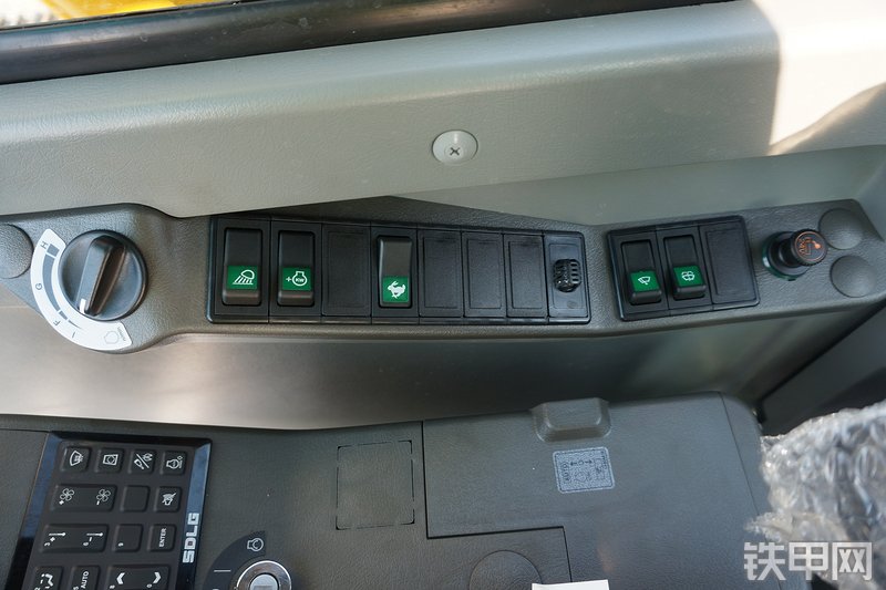 山东临工E6225F挖掘机局部