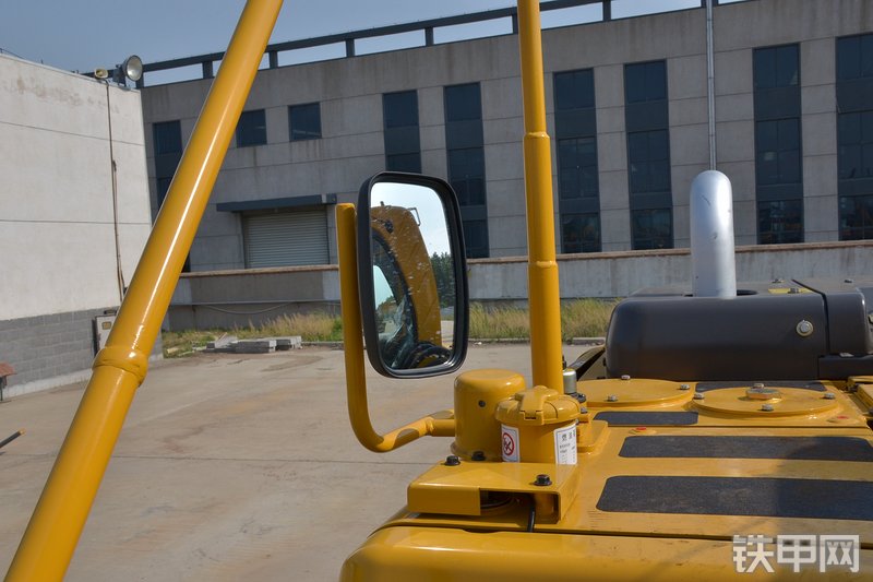 山东临工E6135F挖掘机局部