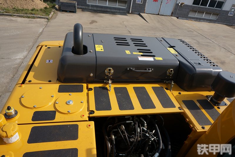 山东临工E6225F挖掘机局部