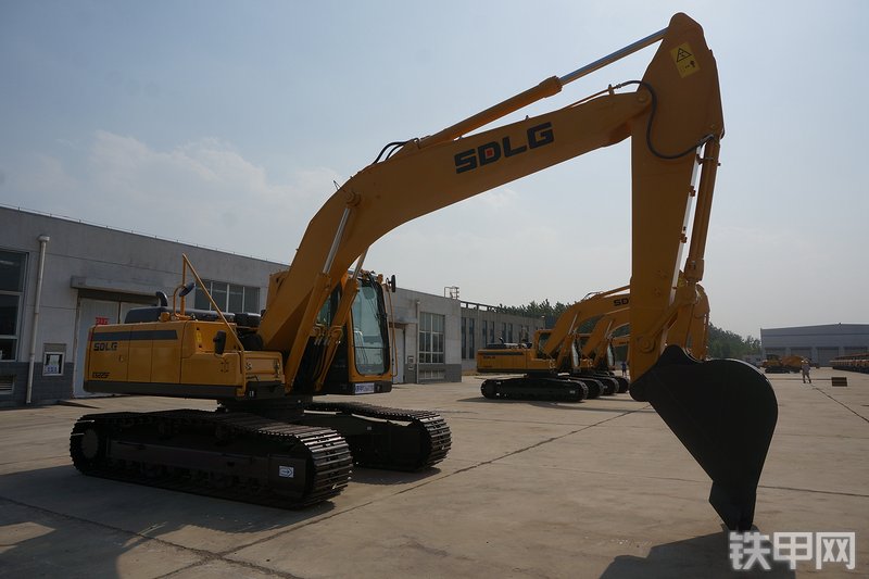 山东临工E6225F挖掘机整机外观