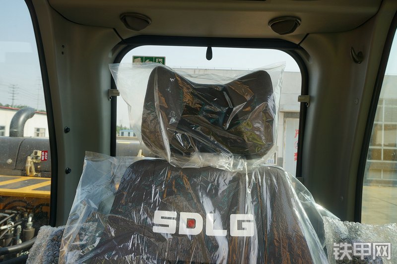 山东临工E6225F挖掘机局部