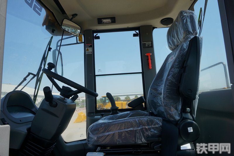 山东临工L958F装载机局部