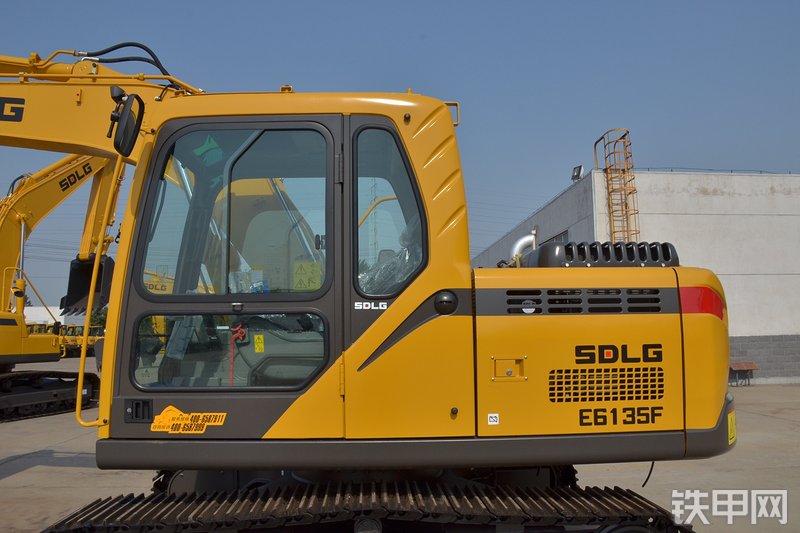 山东临工E6135F挖掘机整机外观