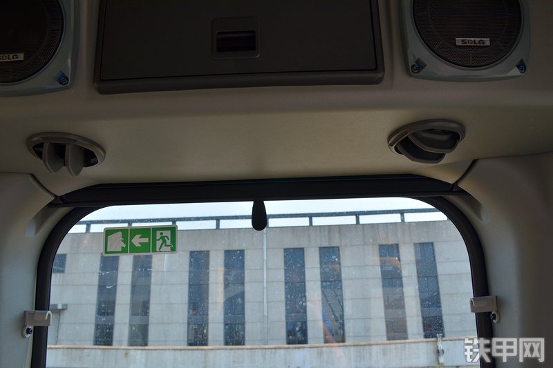 山东临工E6135F挖掘机局部