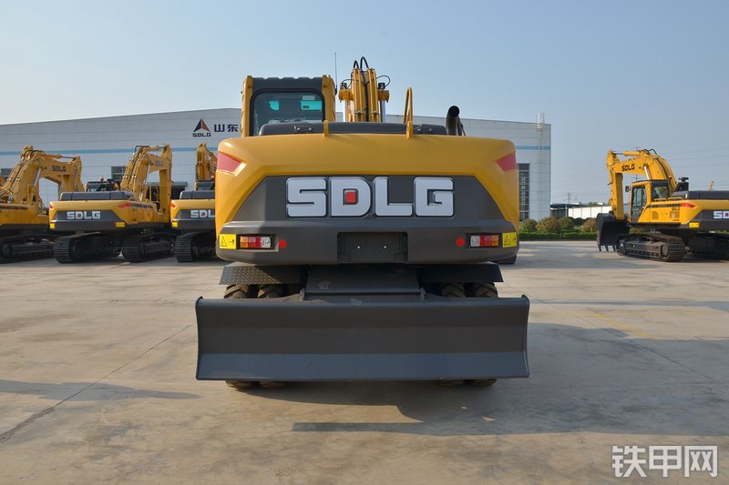 山东临工E7150F挖掘机整机外观