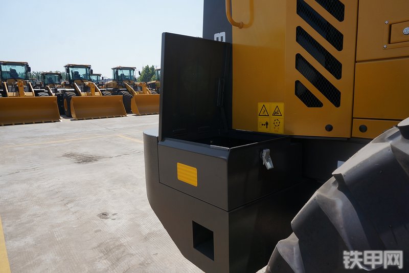 山东临工L953装载机局部