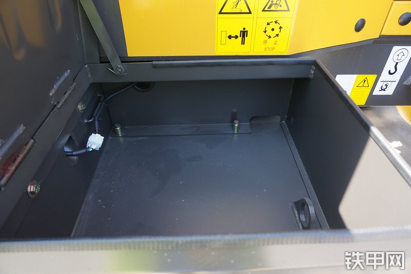 山东临工L953装载机局部