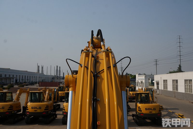 山东临工E6225F挖掘机局部