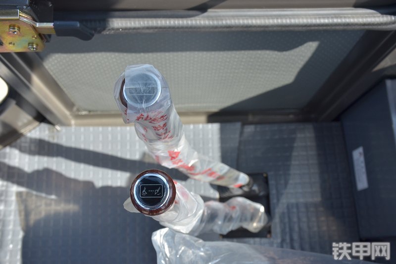 山东临工L933装载机局部