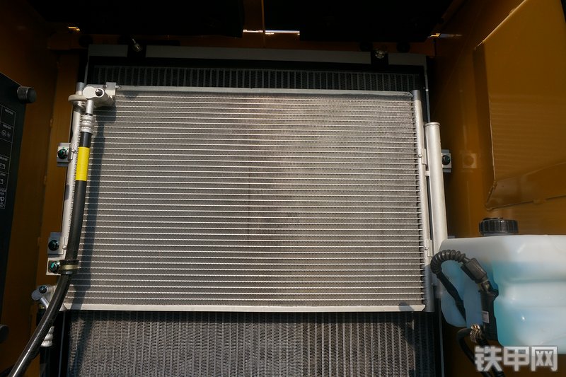 山东临工E6460F挖掘机局部