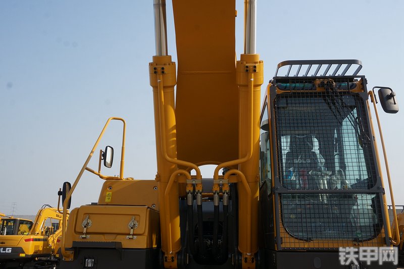 山东临工E6460F挖掘机局部