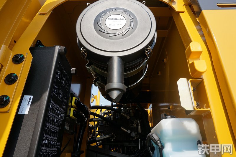 山东临工E6225F挖掘机局部