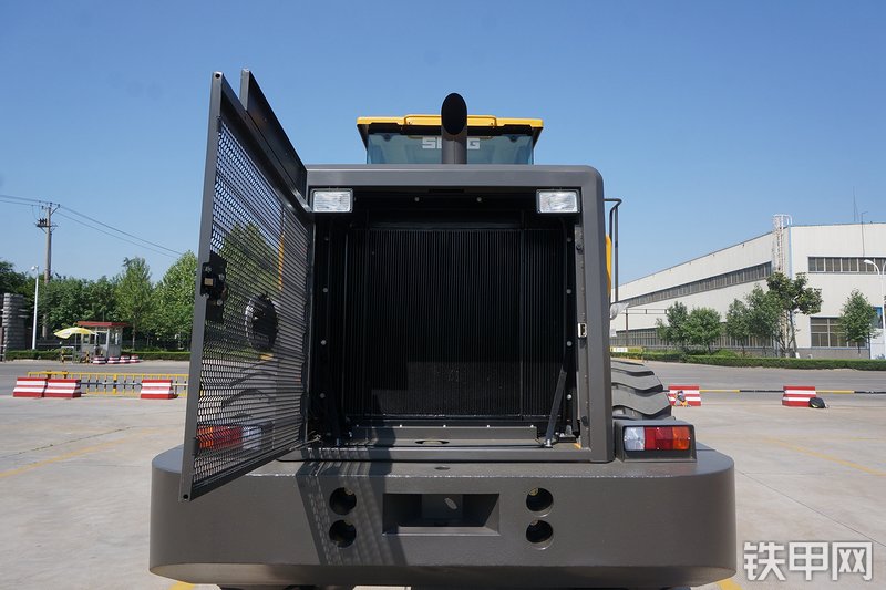 山东临工L953装载机局部