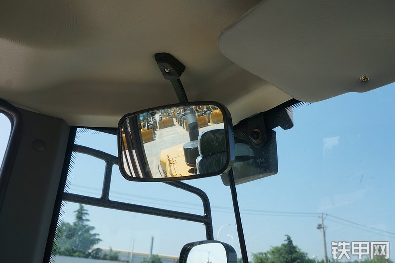 山东临工L953装载机局部