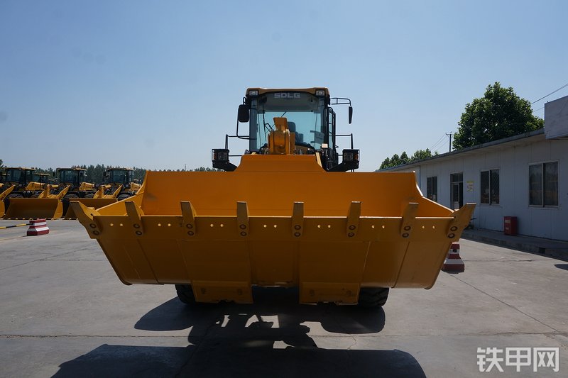 山东临工L958F装载机整机外观