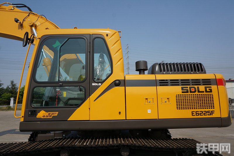 山东临工E6225F挖掘机整机外观