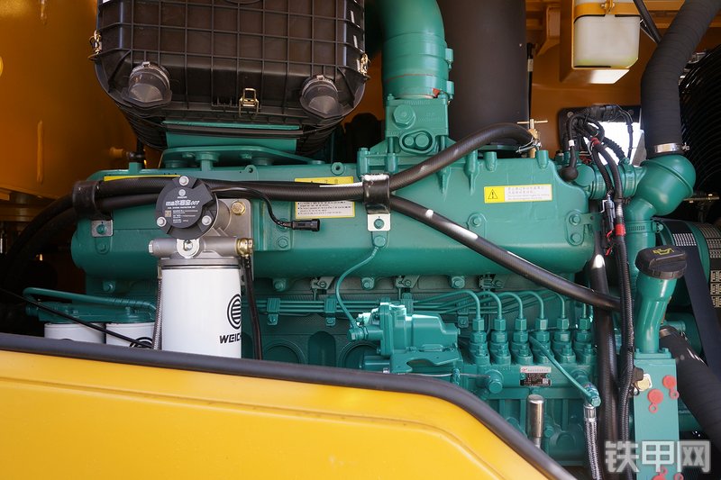 山东临工L958F装载机局部