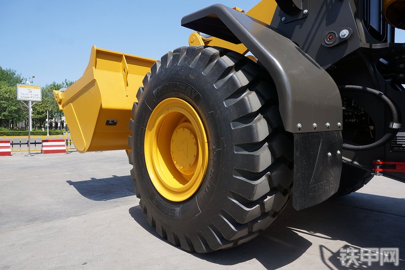 山东临工L958F装载机局部