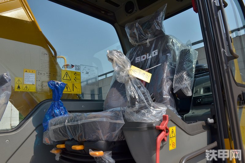 山东临工E6210F挖掘机局部