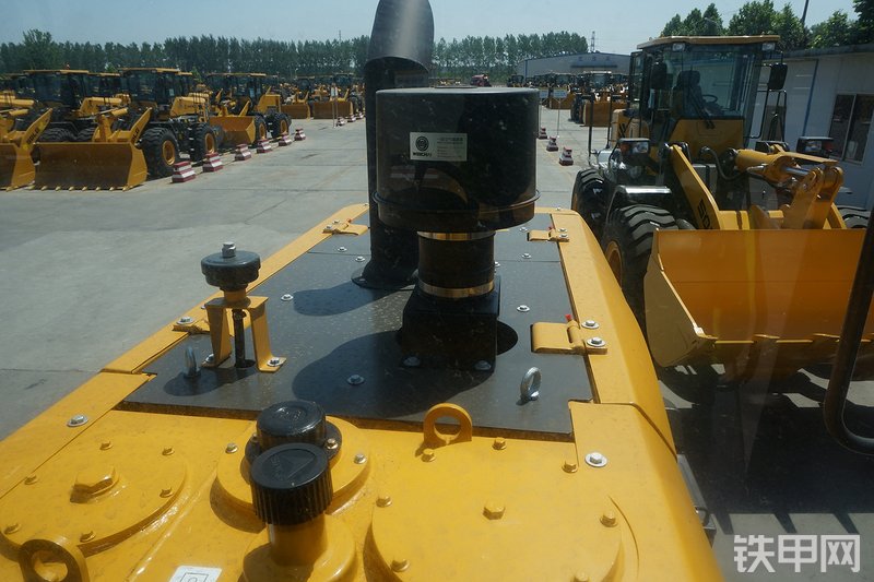 山东临工L958F装载机局部