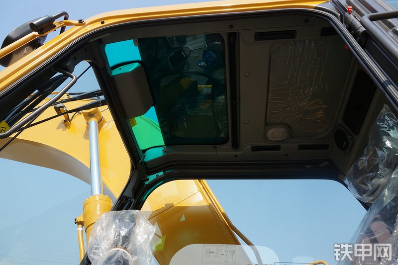 山东临工E6225F挖掘机局部