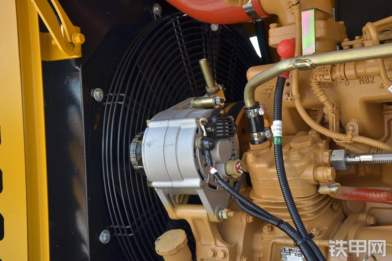 山东临工L933装载机局部