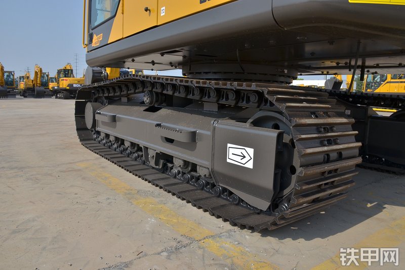 山东临工E6135F挖掘机局部