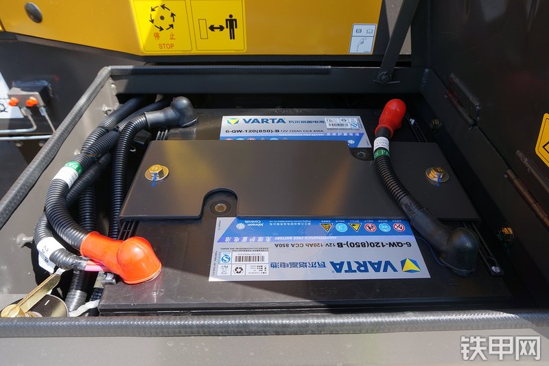 山东临工L953装载机局部