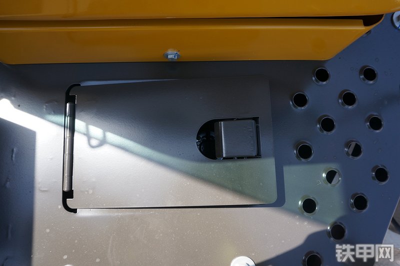 山东临工L953装载机局部