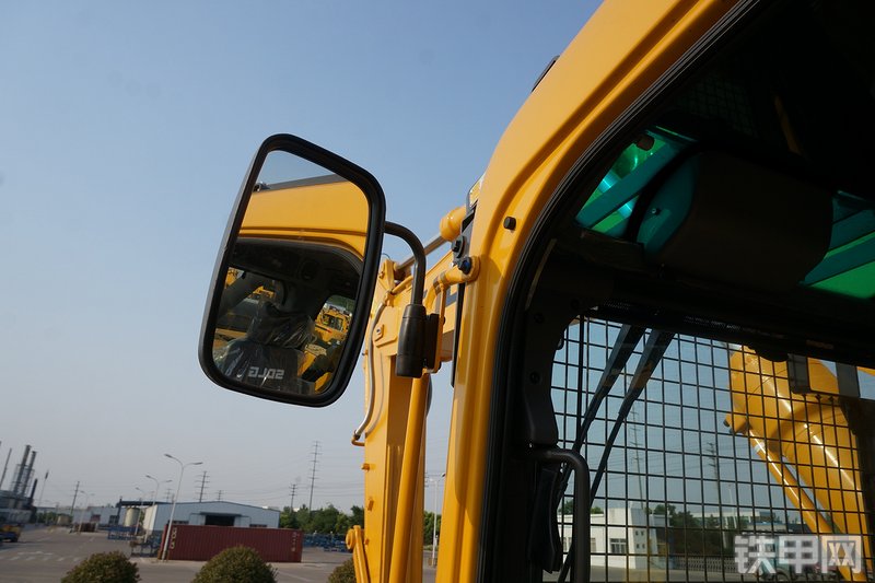 山东临工E6460F挖掘机局部