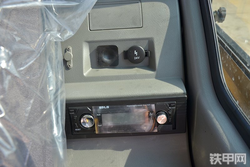 山东临工E6135F挖掘机局部