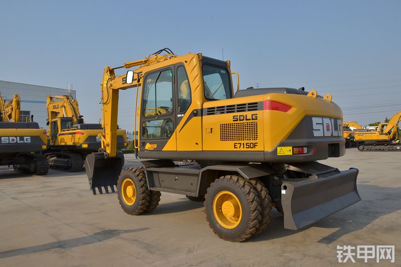 山东临工E7150F挖掘机整机外观