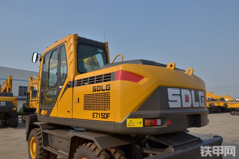 山东临工E7150F挖掘机整机外观