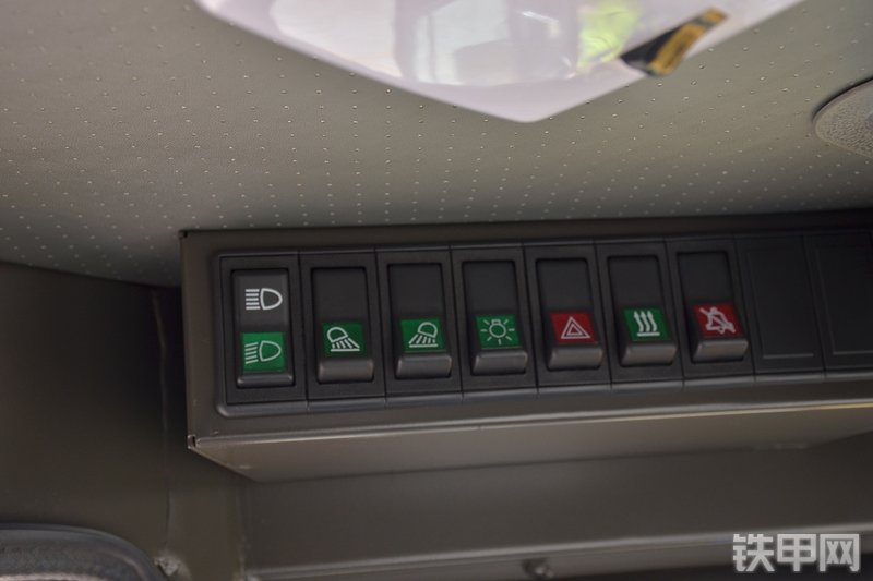 山东临工L933装载机局部