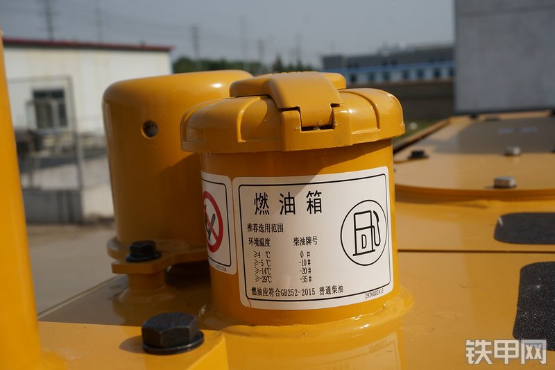 山东临工E6225F挖掘机局部