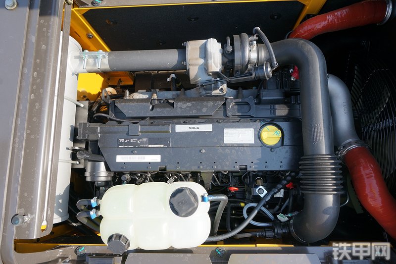 山东临工E6225F挖掘机局部