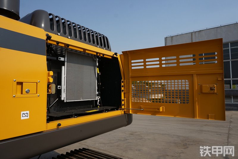 山东临工E6225F挖掘机局部