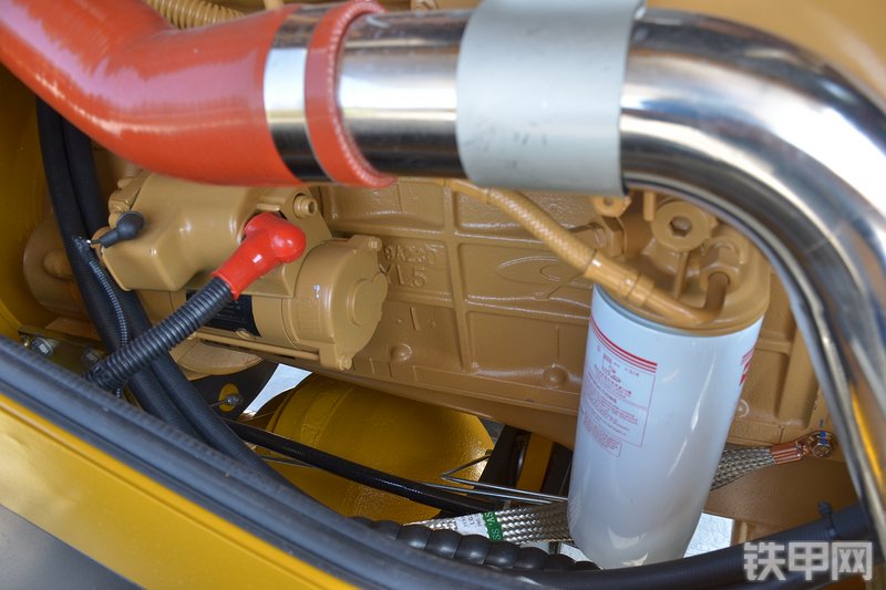 山东临工L933装载机局部