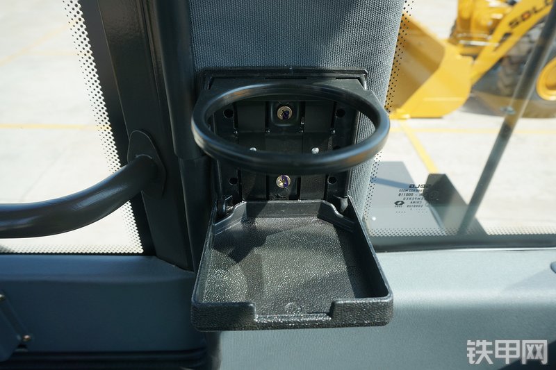 山东临工L953装载机局部