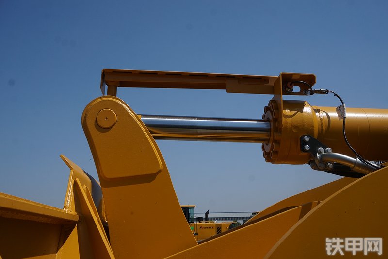 山东临工L958F装载机局部