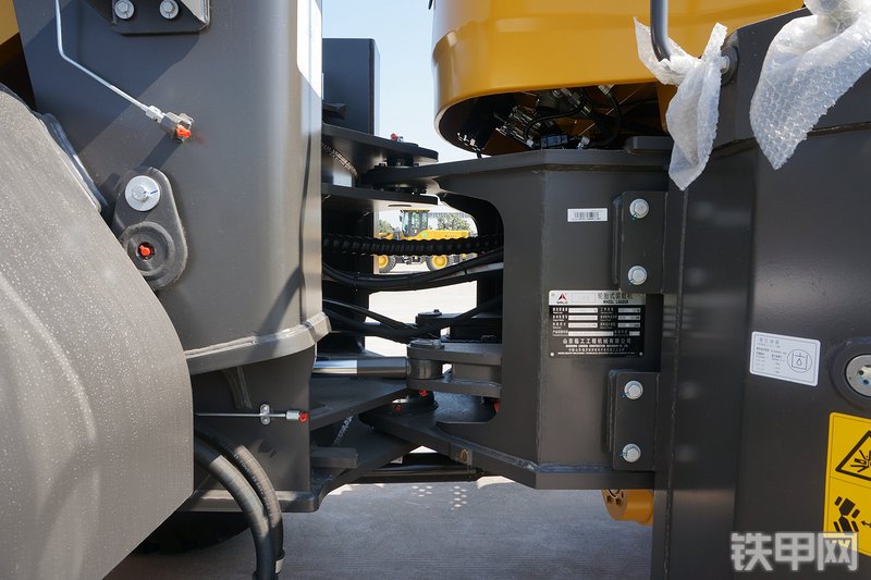 山东临工L955F装载机局部