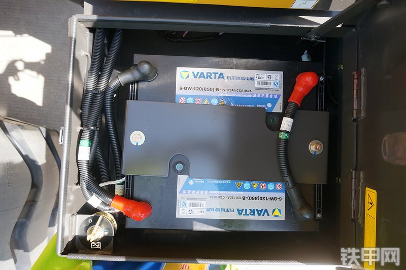 山东临工L953装载机局部