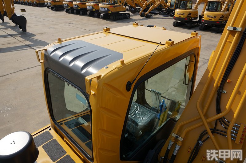 山东临工E6225F挖掘机局部