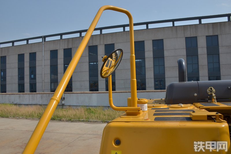 山东临工E6210F挖掘机局部