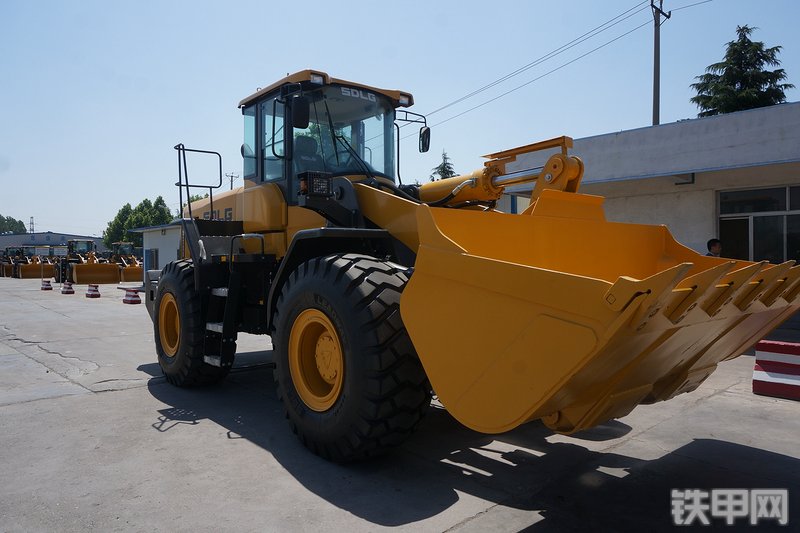 山东临工L958F装载机整机外观