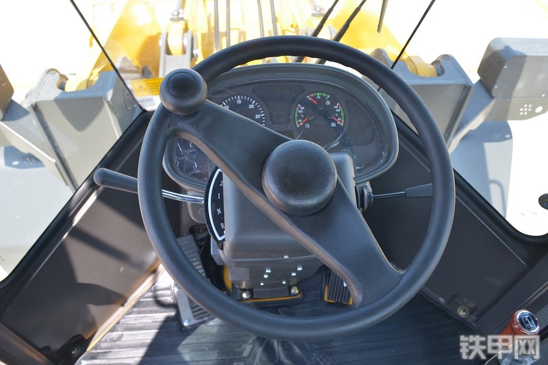 山东临工L952D装载机局部